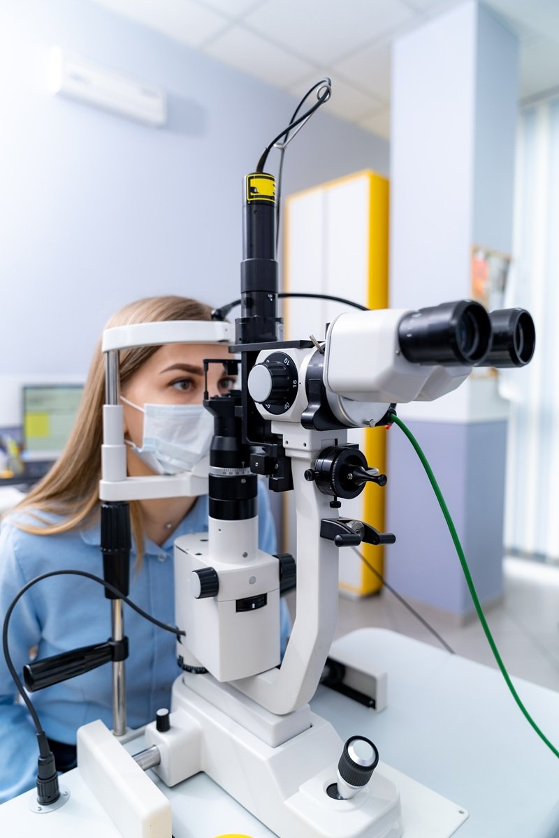 medico-especialista-en-oftalmologia-en-queretaro-mexico